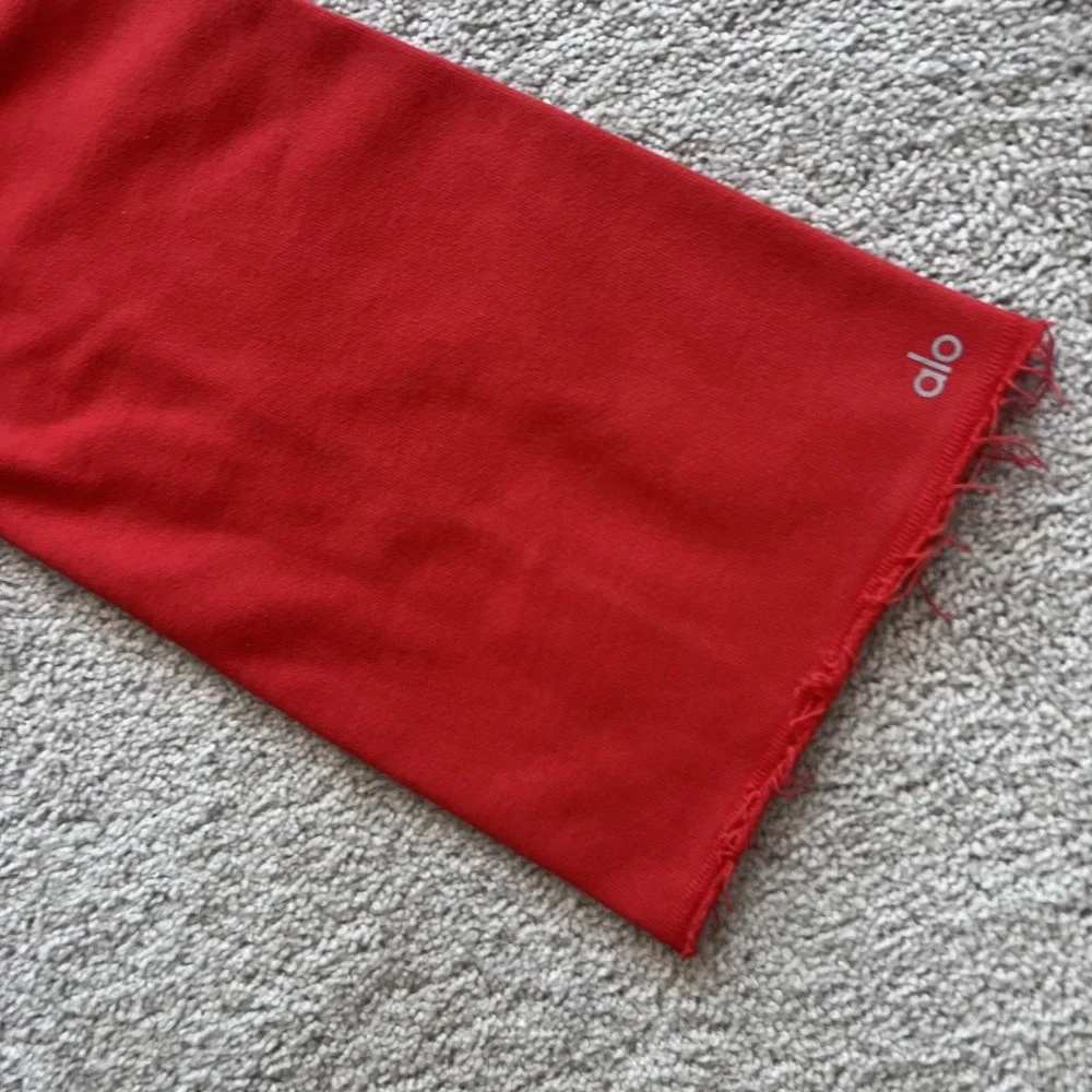 Alo Yoga Cropped Hoodie Sweatshirt Womens XS Red Terry Raw Hem 3/4 Sleeve